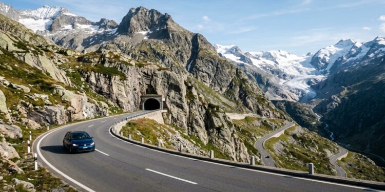Com 2.224 metros de altitude e túneis em rocha sólida, a estrada Susten na Suíça surge como uma obra de engenharia recorde nos Alpes
