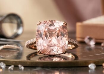 Tão sofisticada quanto o rubi, esta gema de berilo com tons rosados surge como um símbolo de elegância, sendo a joia preferida do luxo moderno