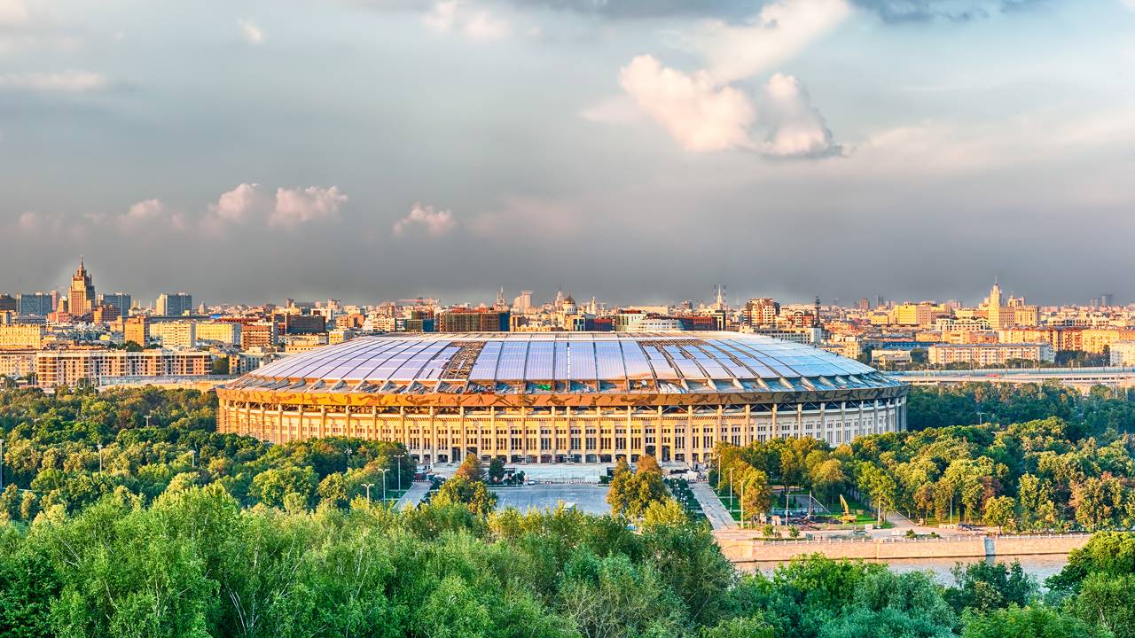 Com capacidade para 81 mil pessoas, o gigante monumental de Moscou sobreviveu ao tempo e sediou as maiores finais esportivas da história