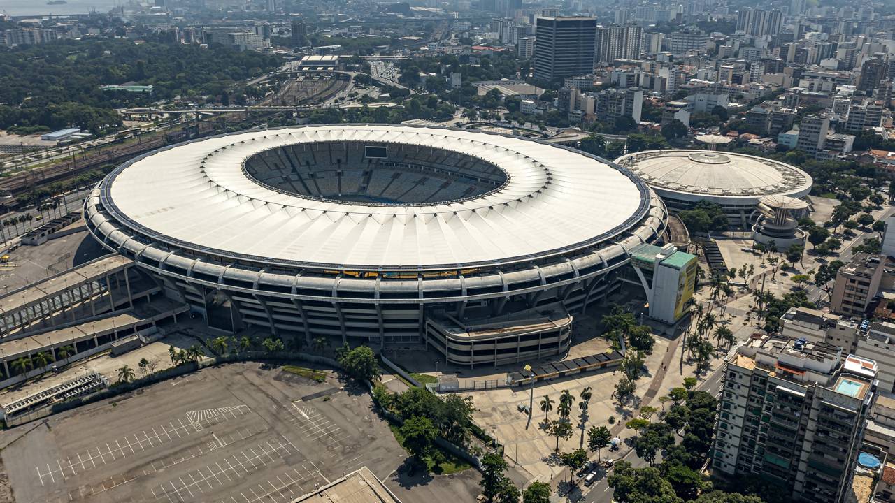 O monumental templo do futebol erguido em 1950 com capacidade para 78.838 espectadores que virou o maior símbolo do esporte no Rio de Janeiro