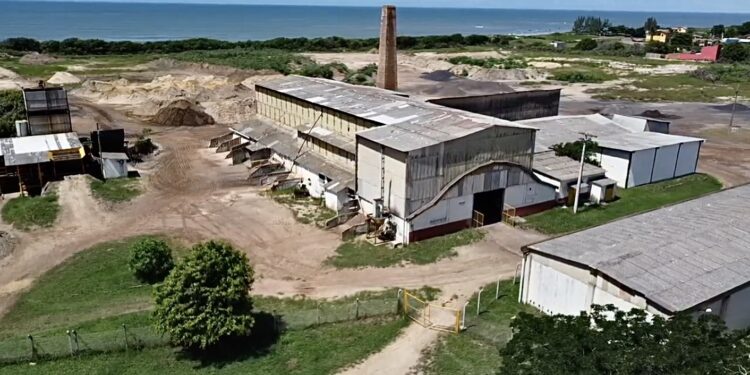 Fábrica para separação de minérios em São Francisco do Itabapoana - RJ (Foto: Divulgação)