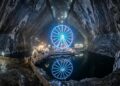 Com roda-gigante e lago para barcos a 120 metros de profundidade, uma antiga mina de sal abandonada foi transformada no parque de diversões mais exótico do mundo