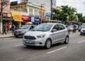 O hatchback usado com motor de 3 cilindros que faz até 16 km por litro na estrada e se tornou a "pechincha" favorita de quem busca um carro completo por menos de 45 mil reais