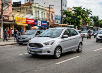 O hatchback usado com motor de 3 cilindros que faz até 16 km por litro na estrada e se tornou a "pechincha" favorita de quem busca um carro completo por menos de 45 mil reais