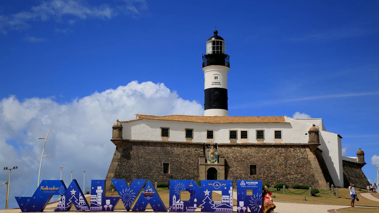Com um forte datado de 1534 e um farol histórico, a fortaleza baiana surge como um recorde de longevidade e engenharia militar no Brasil