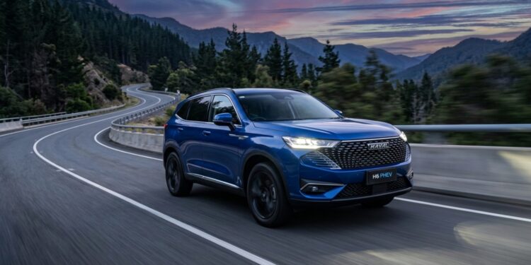 Capaz de rodar 170 km sem gastar uma gota de combustível, o SUV híbrido da GWM se tornou o modelo mais tecnológico fabricado no país com 393 cavalos de força