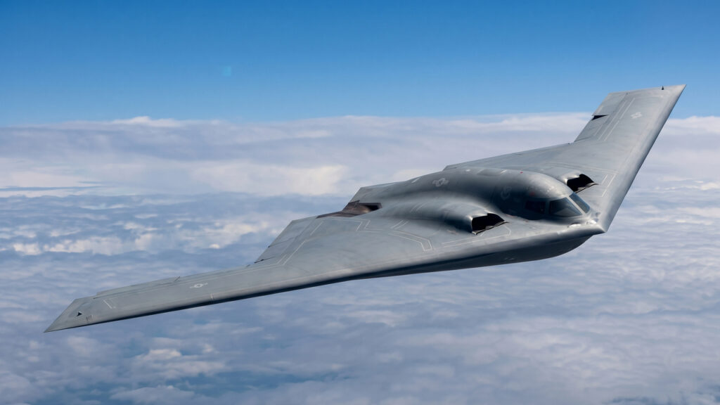Com design furtivo e capacidade nuclear, o bombardeiro B-21 Raider surge como o recorde de dissuasão estratégica da frota americana