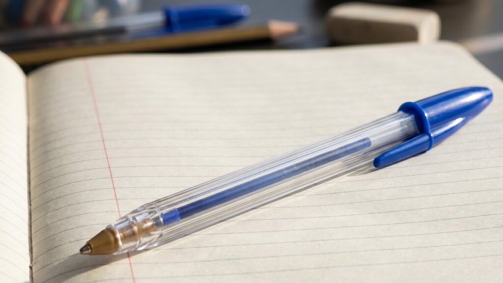 Esqueça as canetas de luxo, pois a BIC vende 27 milhões de itens por dia e construiu um império focando na simplicidade do descartável