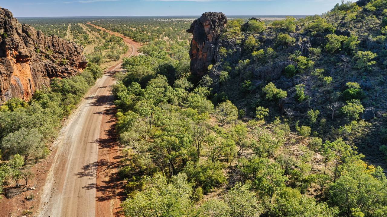 A rota de 660 km atravessa a região de Kimberley; com rios e abismos, esta estrada australiana exige veículos tracionados
