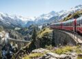 Com 291 pontes e 91 túneis em 291 km, a viagem no trem expresso mais lento do mundo atravessa os Alpes Suíços em uma experiência de luxo monumental