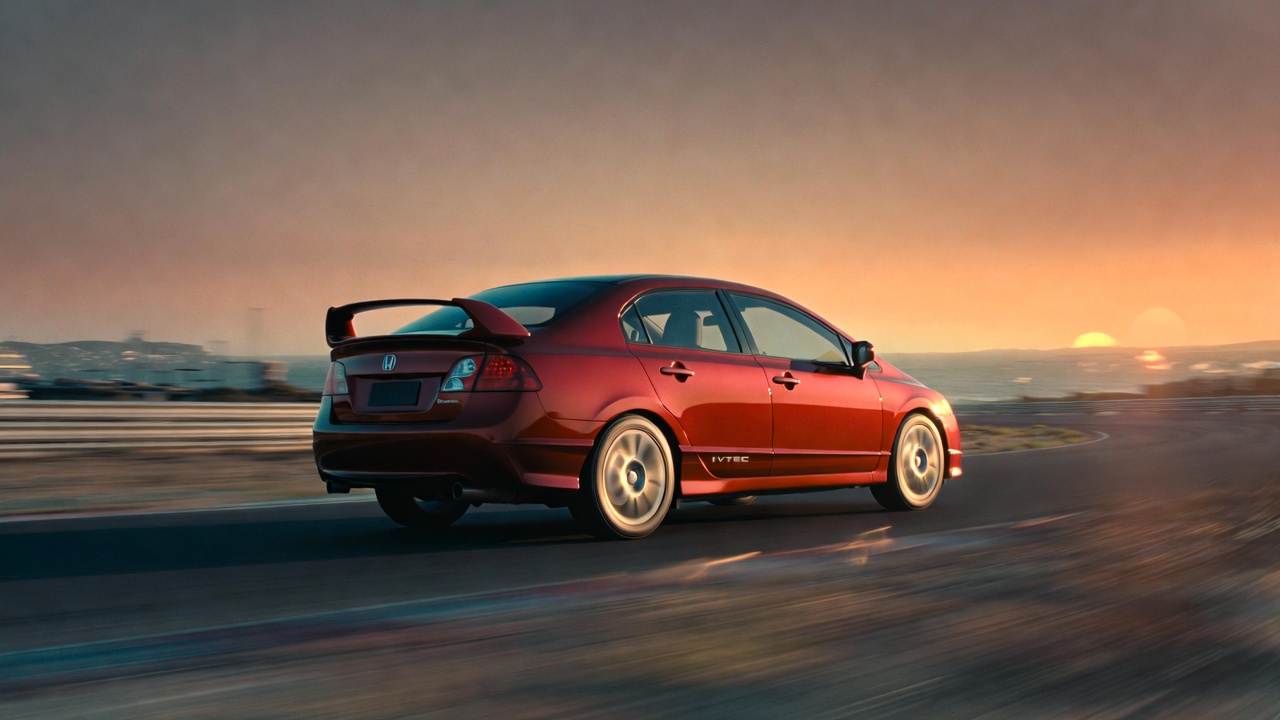 Girando até oito mil rotações com o motor i-VTEC, o sedan usado que entrega 192 cavalos permanece como uma referência de engenharia pura no Brasil