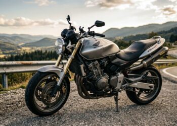 A moto de 600 cilindradas que virou lenda nos anos 2000 hoje custa menos que uma 160cc zero quilômetro e entrega a potência de um foguete nas estradas