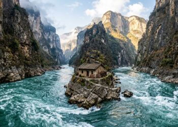 Família vive isolada em uma ilha fluvial em Sichuan
