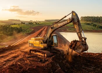 Drenagem e restauração de lagoa de irrigação agrícola
