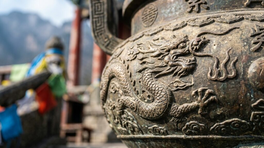 O templo taoísta a 3.500 metros de altitude com a estrada 