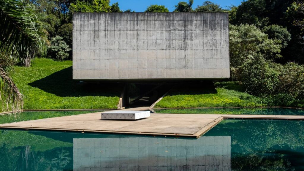 Com 140 hectares de jardins botânicos e galerias monumentais, o Inhotim virou um dos maiores museus a céu aberto e centros de arte contemporânea do mundo