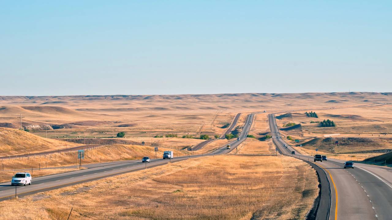 Com 1.710 km de extensão pelas montanhas, a rodovia americana surge como o principal eixo do Oeste e um marco da infraestrutura continental