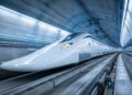 Flutuando sobre os trilhos, o trem-bala que quebra recordes e chega a 603 km/h não tem motorista nem rodas