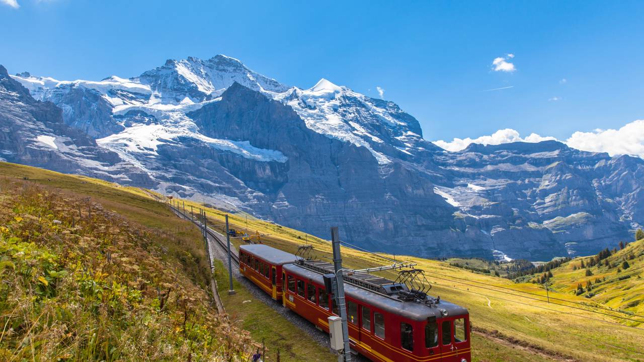 Com 3.454 metros de altitude e 9 km de túneis, a ferrovia suíça Jungfraubahn quebra um recorde de engenharia no topo da Europa