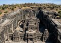 Removendo 400 mil toneladas de rocha sólida de cima para baixo, o templo indiano de 30 metros de altura foi esculpido em uma única pedra