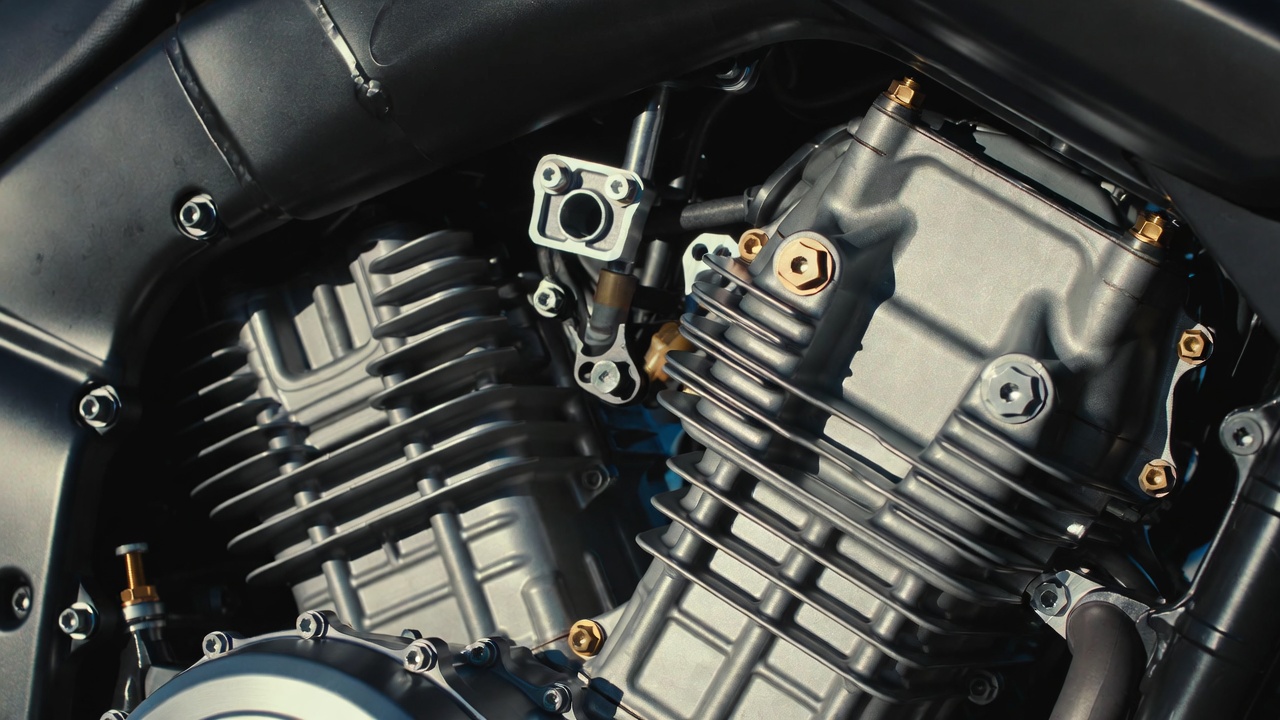 Oferecendo tanque de 21 litros e suspensão de longo curso, a versátil moto japonesa é uma opção robusta no mercado de modelos seminovos