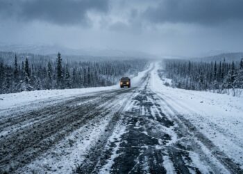 Com 2.032 km sobre o permafrost, a rodovia russa ganha fama como estrada dos ossos, pois foi feita sob temperaturas de 50 graus negativos