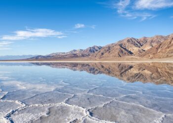 Antigo lago pré-histórico que estava seco há milhares de anos ressurge de forma espetacular no Vale da Morte