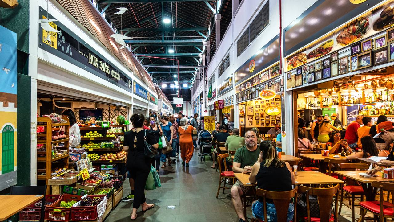 Com 127 anos e 110 boxes, o Mercado Público de Florianópolis surge como o maior centro da cultura e gastronomia na capital catarinense