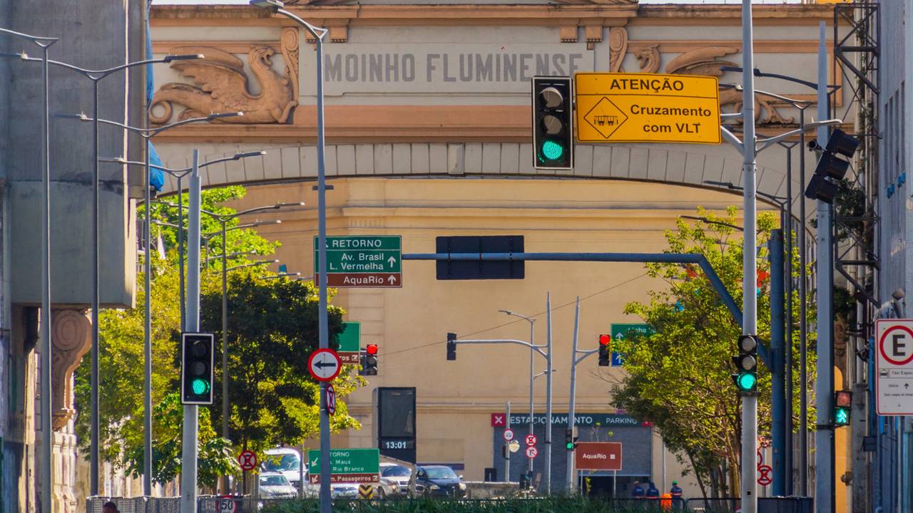 Com sua arquitetura inglesa de 1887 e fachada de tijolos, o moinho no Rio tornou-se o primeiro grande complexo industrial de trigo de todo o Brasil