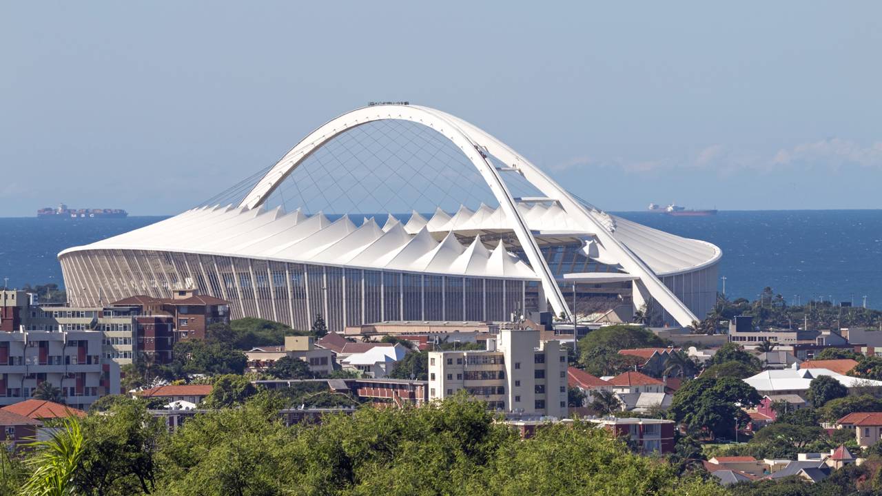 Com um arco colossal de 106 metros de altura, o estádio sul-africano para 54.000 pessoas é um recorde da engenharia moderna