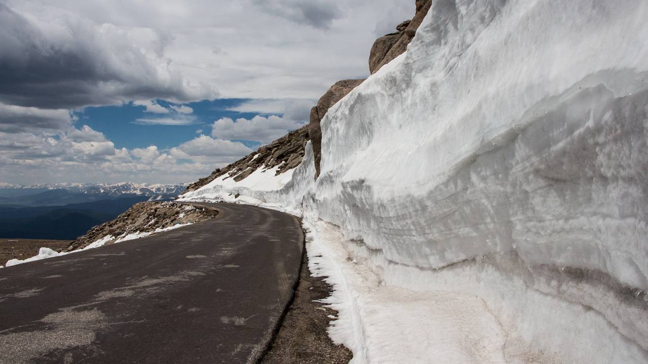 Com 4.310 metros de altura, a estrada pavimentada mais alta da América do Norte surge como um recorde de engenharia extrema