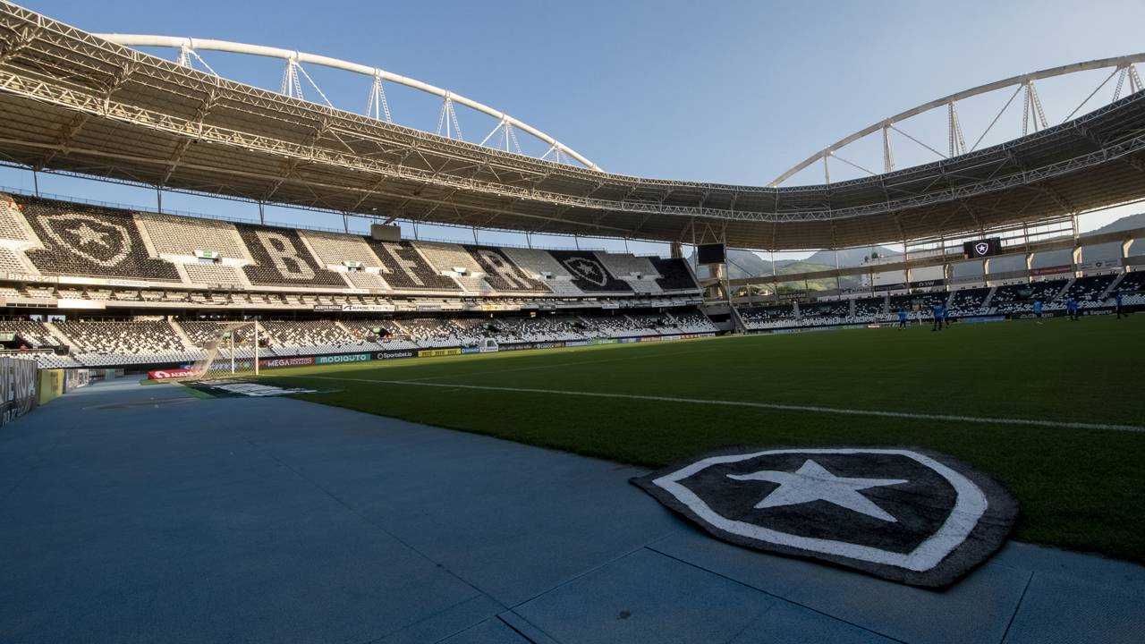 Com 44.661 lugares e arcos enormes, o estádio carioca surge como uma obra única de engenharia e sustentação espacial