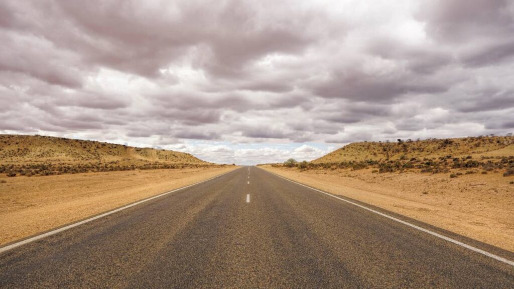 Com 1.600 km ligando o deserto ao mar, a North West Coastal Highway na Austrália surge como a rota mais isolada do oeste australiano