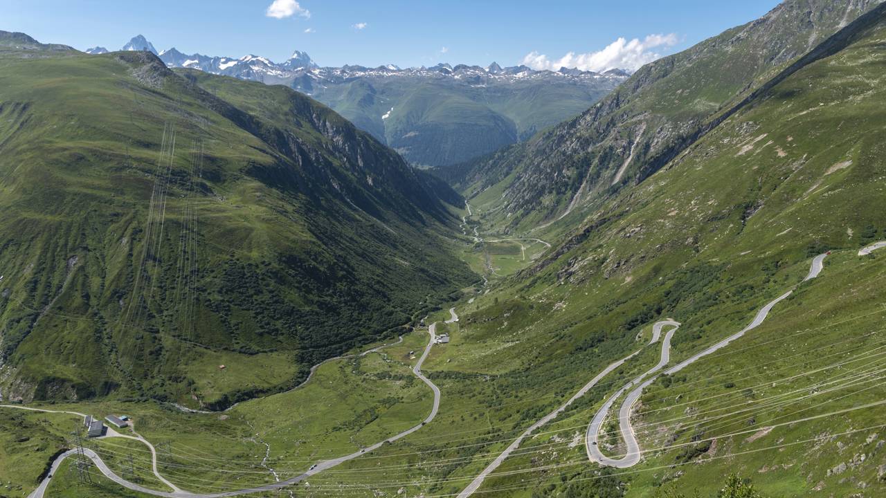Com 2.478 metros de altitude, o Passo Nufenen na Suíça surge como a passagem asfaltada mais alta de todo o território suíço