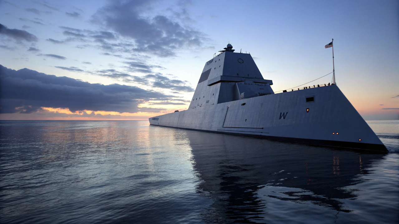 O navio de guerra furtivo de US$ 4 bilhões que engana radares parecendo um barco de pesca: com formato de pirâmide invertida, o destróier gera energia suficiente para