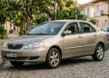 Sedan japonês de 2006 atinge 20 anos de uso e garante isenção total de IPVA para motoristas que buscam economia e durabilidade neste ano de 2026