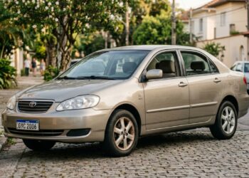 Sedan japonês de 2006 atinge 20 anos de uso e garante isenção total de IPVA para motoristas que buscam economia e durabilidade neste ano de 2026
