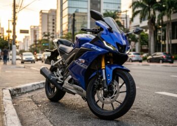 Miniesportiva de 155cc com tecnologia de válvulas variáveis e suspensão invertida domina as vendas e atrai jovens pilotos que buscam visual de corrida em 2026