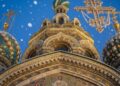 Com 7.500 metros quadrados de mosaicos e domos coloridos de 1881, a igreja ortodoxa em São Petersburgo tornou-se a obra-prima da arquitetura russa medieval