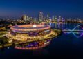 Com um total de 60.000 lugares e um sistema de LED, a arena de 2018 em Perth tornou-se o estádio mais moderno e premiado de toda a Austrália
