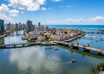 50 pontes sobre rios tropicais e o nome batizado por um francês: a Veneza Brasileira fundada em 1537 que entrou no top 10 do mundo em 2026