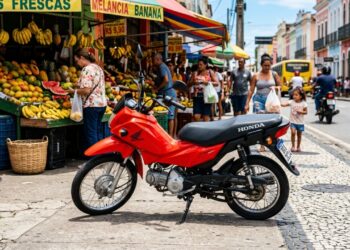 Capaz de fazer mais de 55 km por litro na cidade, a moto mais barata do país é a escolha número 1 de quem deseja fugir do ônibus gastando menos de 10 reais por dia