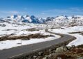 Com o trajeto a 1.389 metros de altitude em um planalto alpino, a rodovia Valdresflye, na Noruega, tornou-se o caminho panorâmico mais alto do país