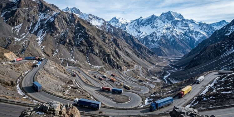 Com 29 curvas fechadas em zigue-zague a 3.200 metros de altitude, a estrada nos Andes ganha fama, pois o trajeto de 1980 liga o Chile à Argentina