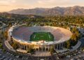 Com capacidade para 92.542 pessoas e inaugurado em 1922, o Rose Bowl em Pasadena tornou-se o estádio mais histórico e lendário dos Estados Unidos