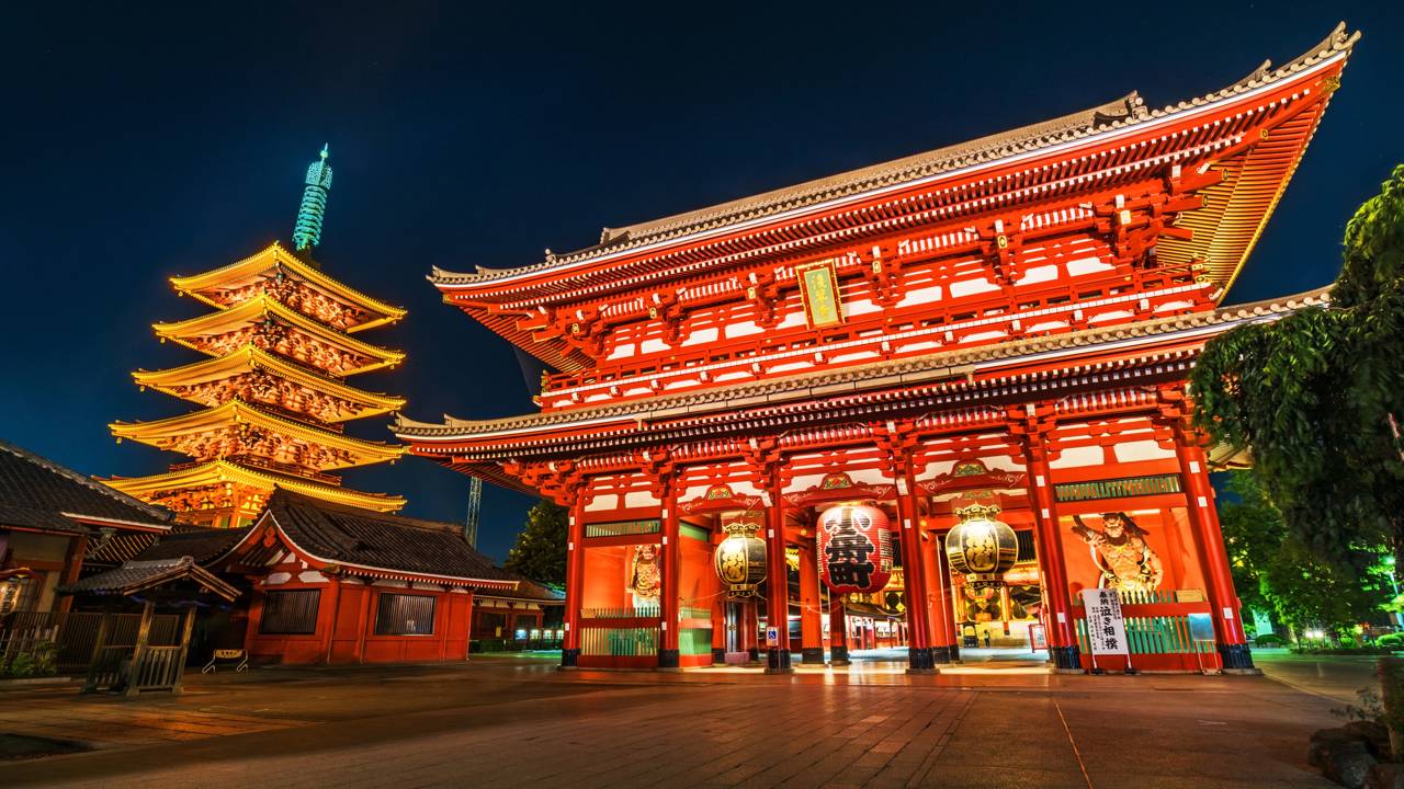 Com fundação de quase 1.400 anos e lanternas colossais, o templo em Tóquio surge como o coração histórico da fé e tradição no Japão