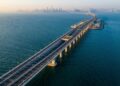 Em 30 de junho de 2024, a China inaugurou uma travessia marítima de 24 quilômetros no estuário do Rio das Pérolas que inclui pontes, ilhas artificiais e um túnel submerso de oito faixas