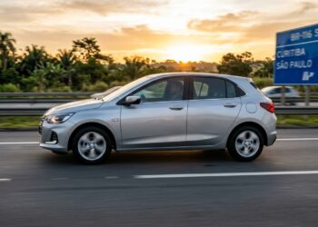 Equipado com seis airbags e motor turbo de 116 cavalos, o hatch nacional de 1.075 quilos entrega proteção de série para percorrer as rodovias