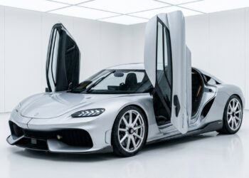 O hipercarro sueco que dispensa a caixa de câmbio tradicional e utiliza motor de três cilindros para gerar 1700 cavalos com tecnologia de engenharia inédita no mundo