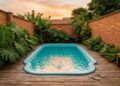 Planejar uma piscina pequena no quintal parece simples até o primeiro orçamento chegar